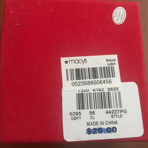 Brooch Angel 😇 new in box Christmas Macy’s - Picture 3 of 3